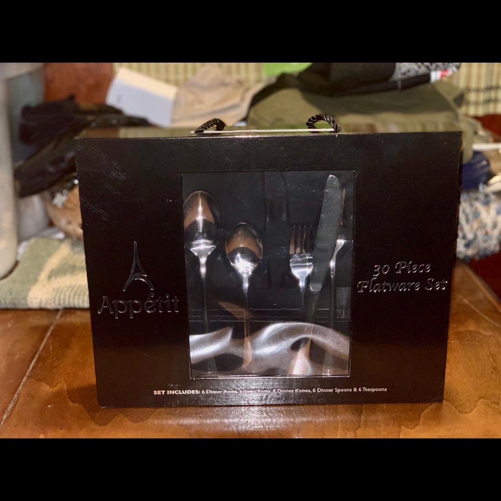 Flatware set